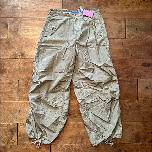 Edikted Rion nylon parachute pants - Picture 2 of 7